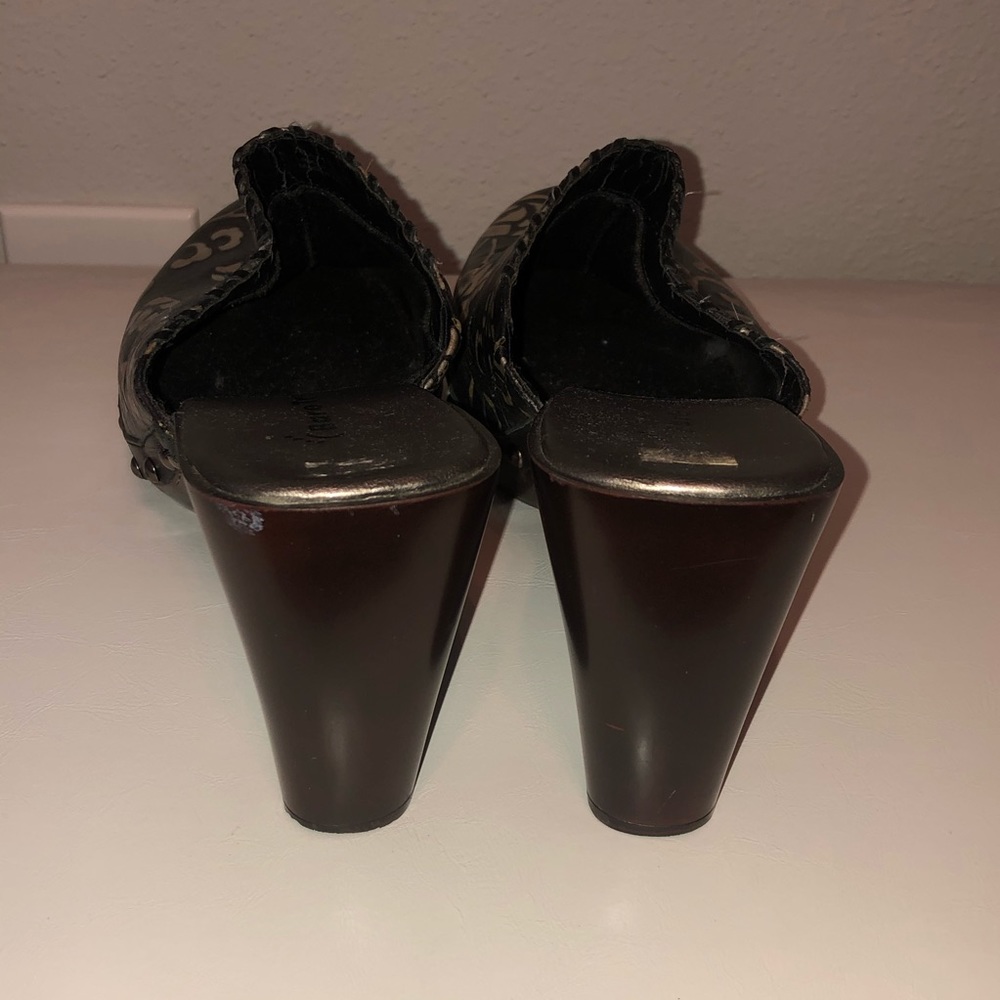 Women’s Clogs - Picture 3 of 3